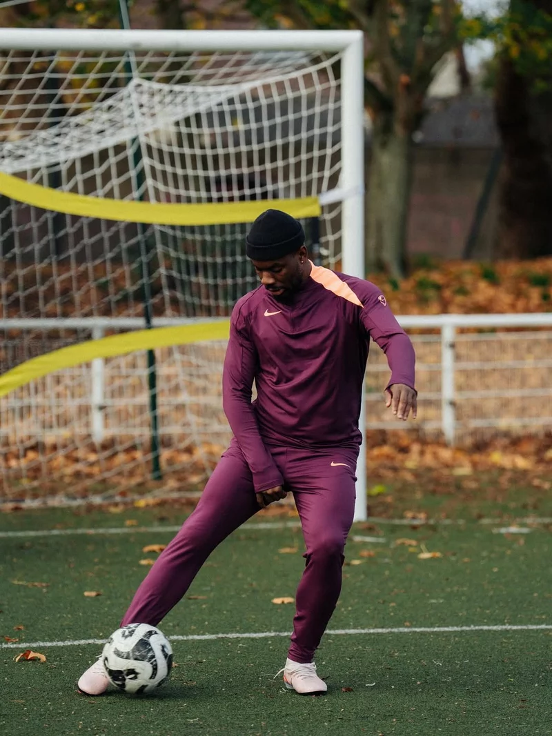 Hình ảnh cầu thủ Afimico Pululu 2