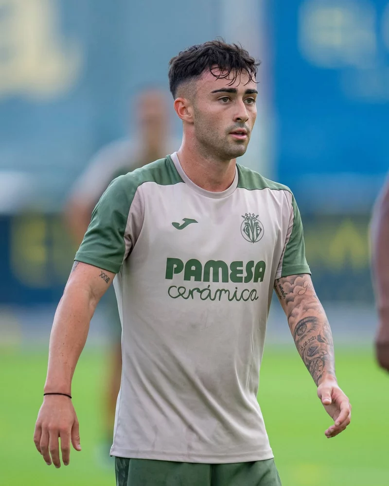 Hình ảnh cầu thủ Alberto Moleiro 3