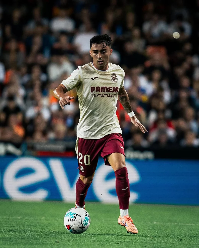 Hình ảnh cầu thủ Alberto Moleiro 4