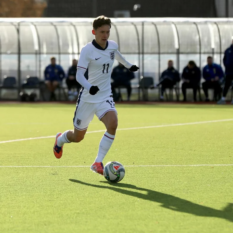 ảnh cầu thủ Chris Rigg 4