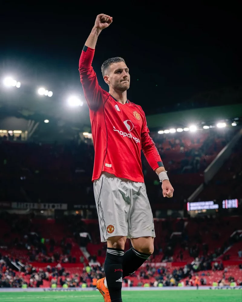 ảnh cầu thủ Diogo Dalot 2