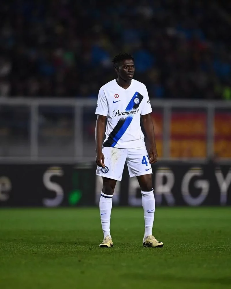 Hình ảnh cầu thủ Ebenezer Akinsanmiro 3