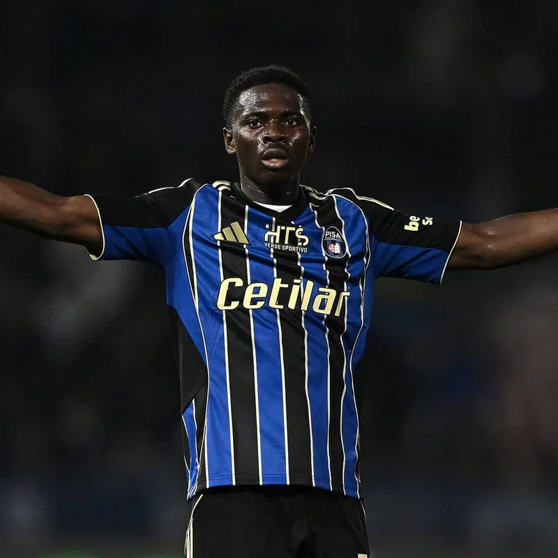 Hình ảnh cầu thủ Ebenezer Akinsanmiro 4