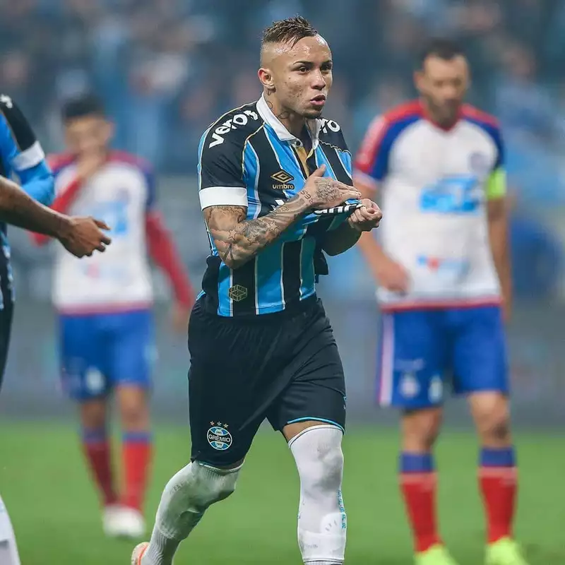 Everton Sousa Soares – Ngôi sao tấn công của bóng đá Brazil