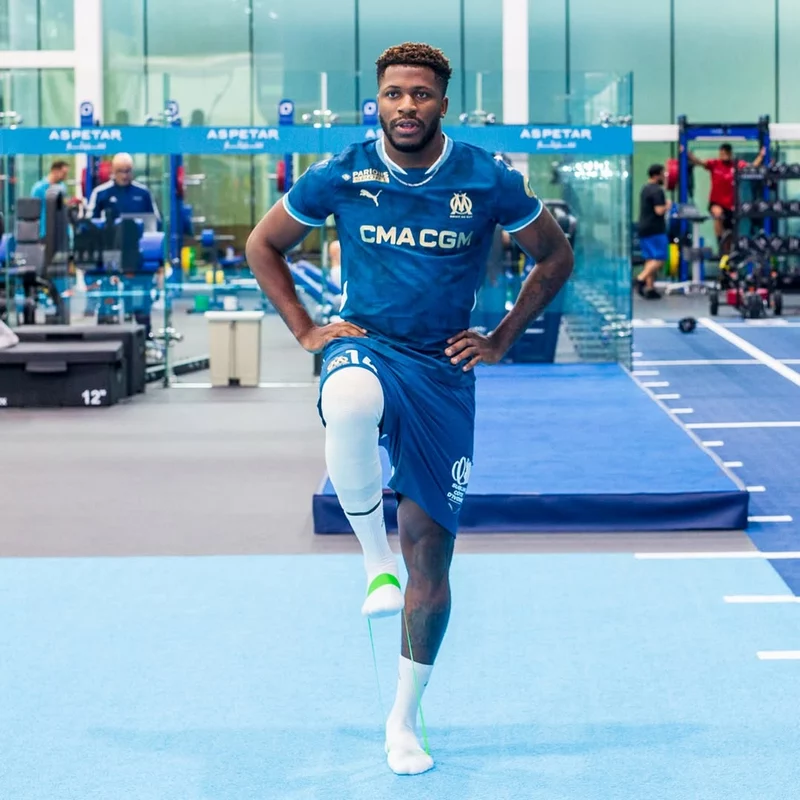 Hình ảnh cầu thủ Faris Moumbagna 3