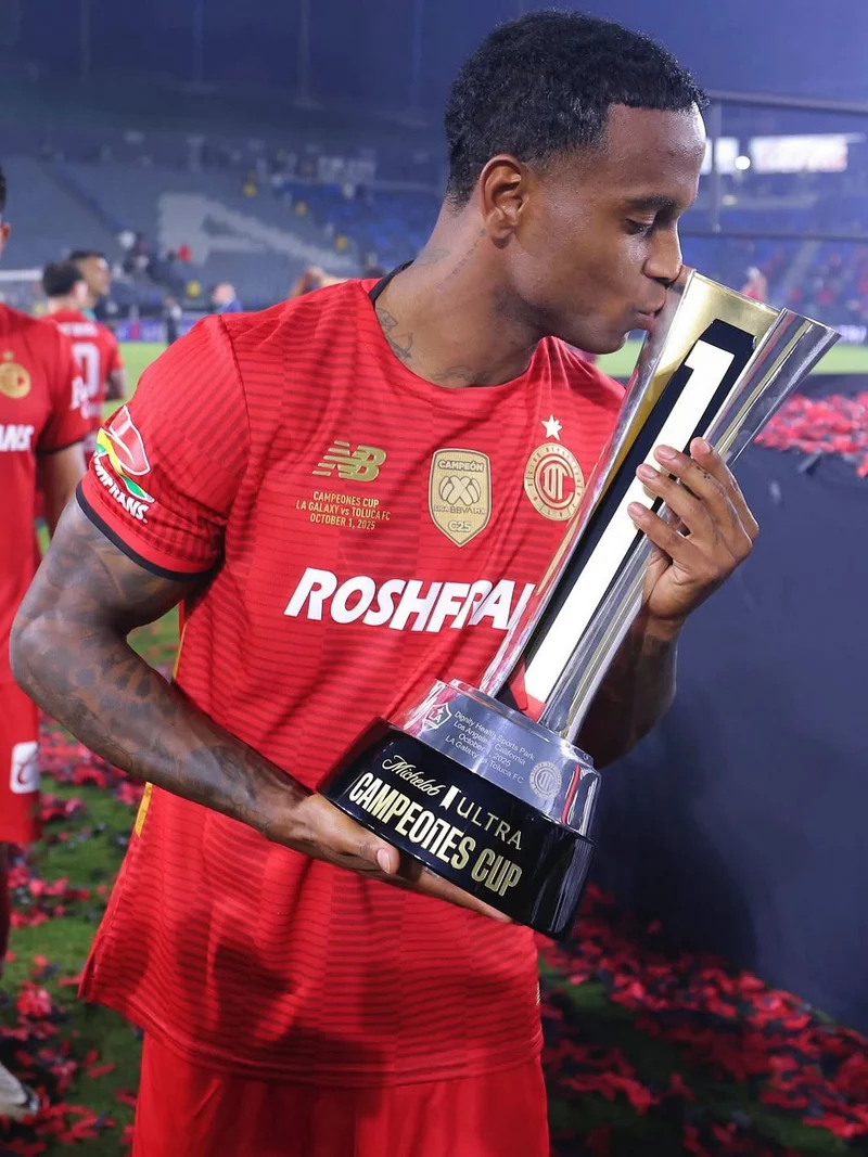 Hình ảnh cầu thủ Helinho 1