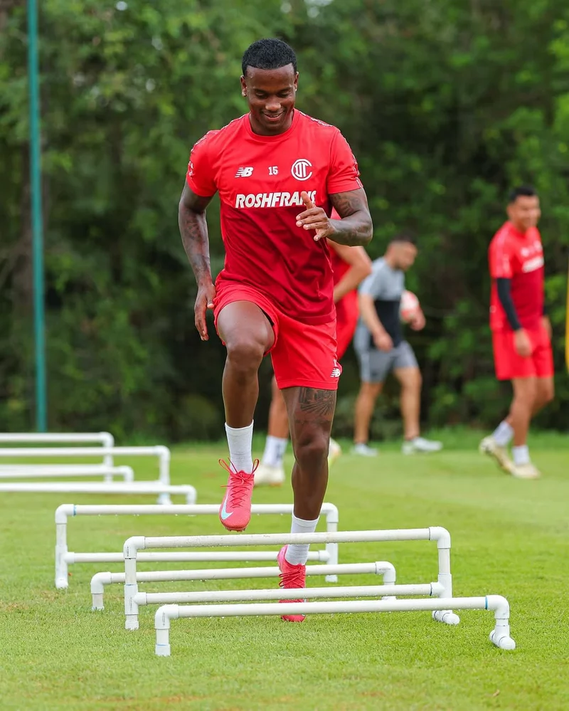 Hình ảnh cầu thủ Helinho 3