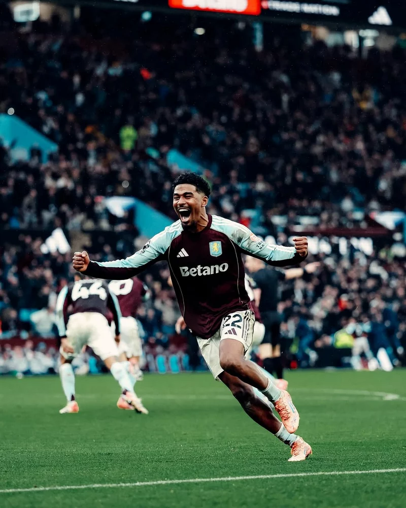 Hình ảnh cầu thủ Ian Maatsen 1