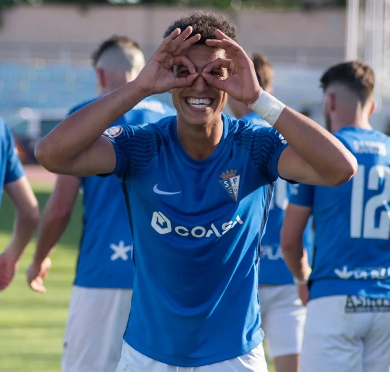 Hình ảnh cầu thủ Ilyas Chaira 4