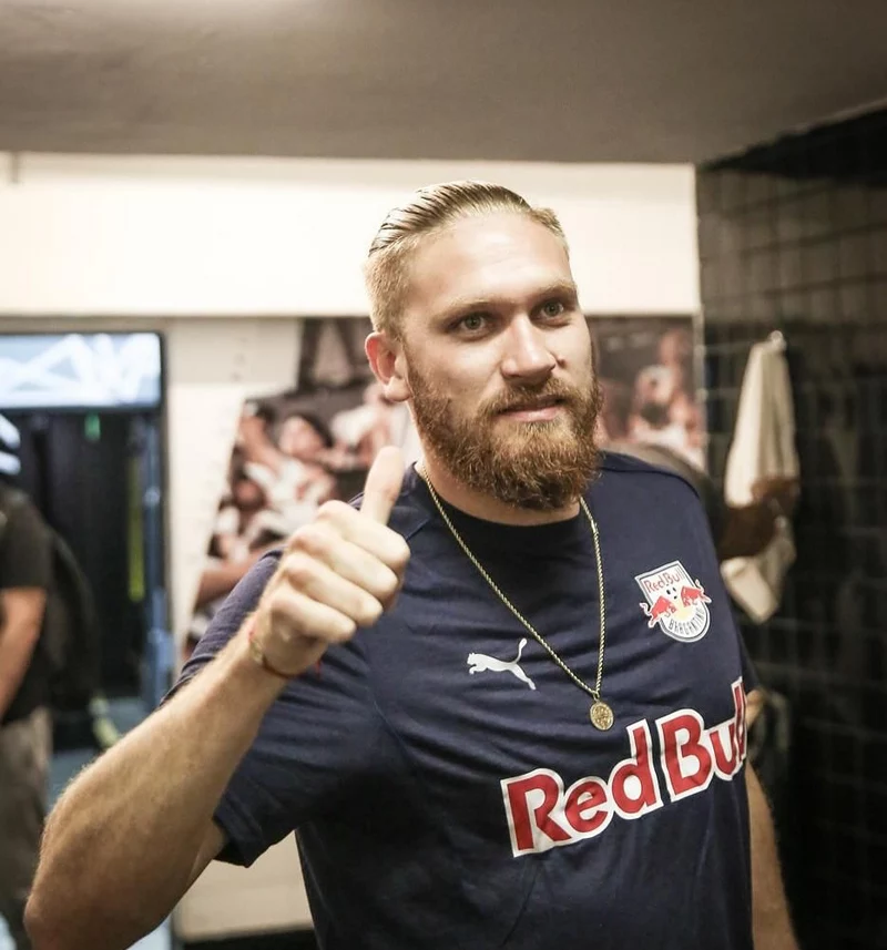 Tiểu Sử và Sự Nghiệp Cầu Thủ Isidro Pitta: Từ Tài Năng Đến Thành Công