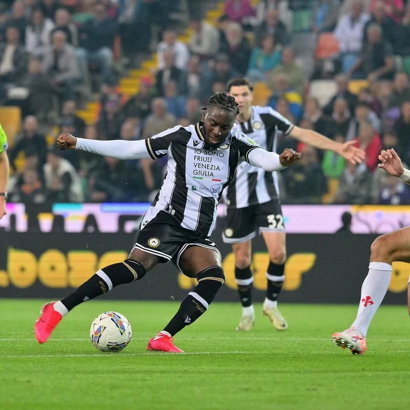 Hình ảnh cầu thủ Jordan Zemura 4