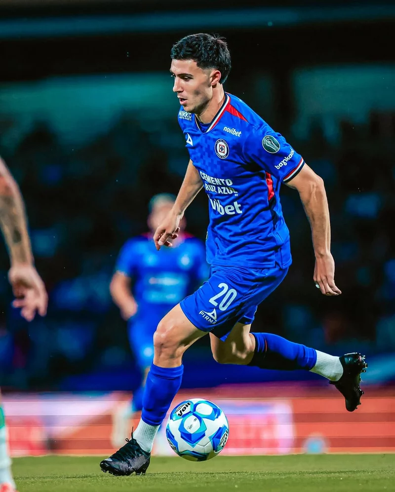 José Paradela: Từ Tài Năng Trẻ Đến Ngôi Sao Bóng Đá Argentina