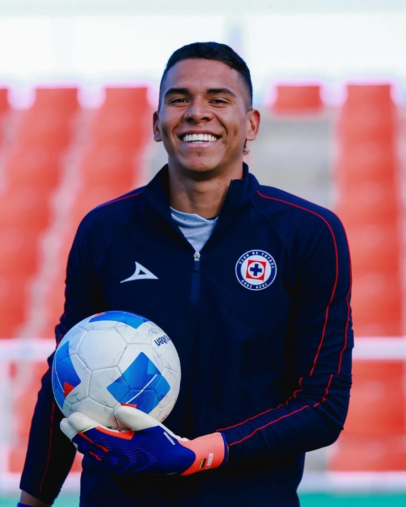 Hình ảnh cầu thủ Kevin Mier 3