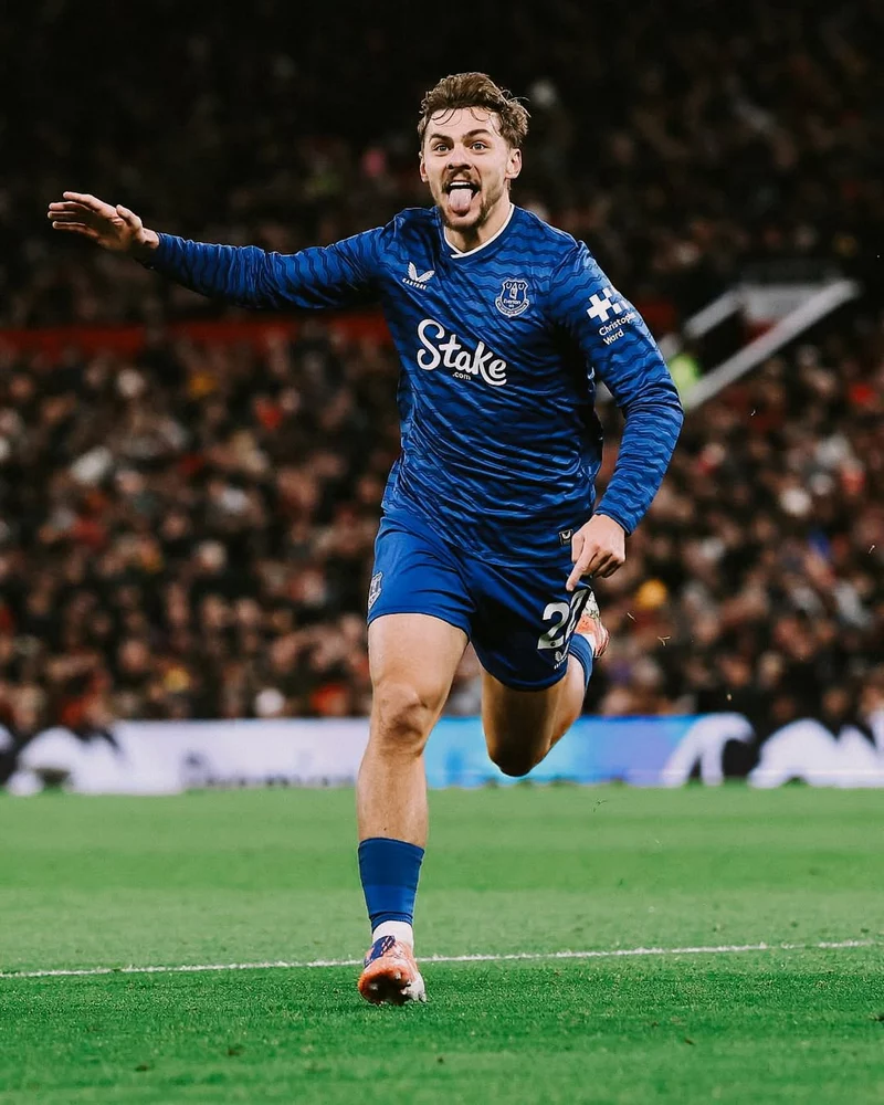 ảnh cầu thủ Kiernan Dewsbury-Hall 3