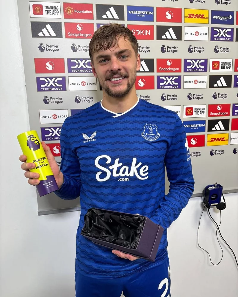 ảnh cầu thủ Kiernan Dewsbury-Hall 4