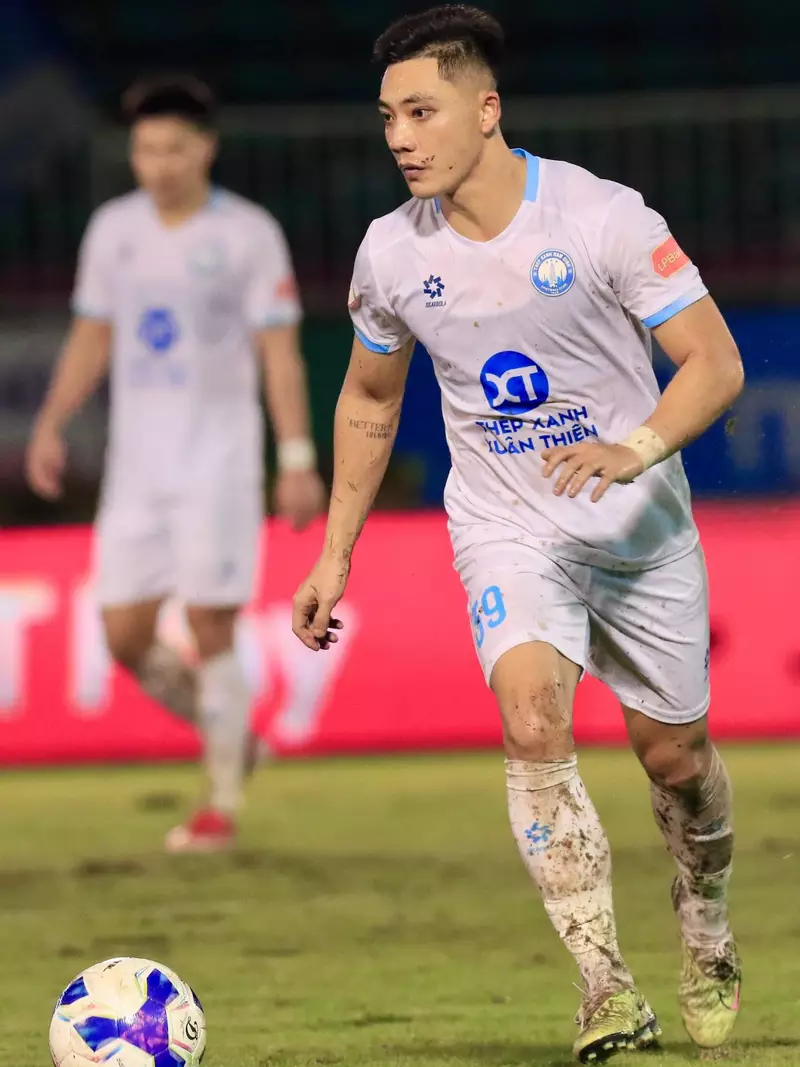 Hình ảnh cầu thủ Lâm Ti Phông 1