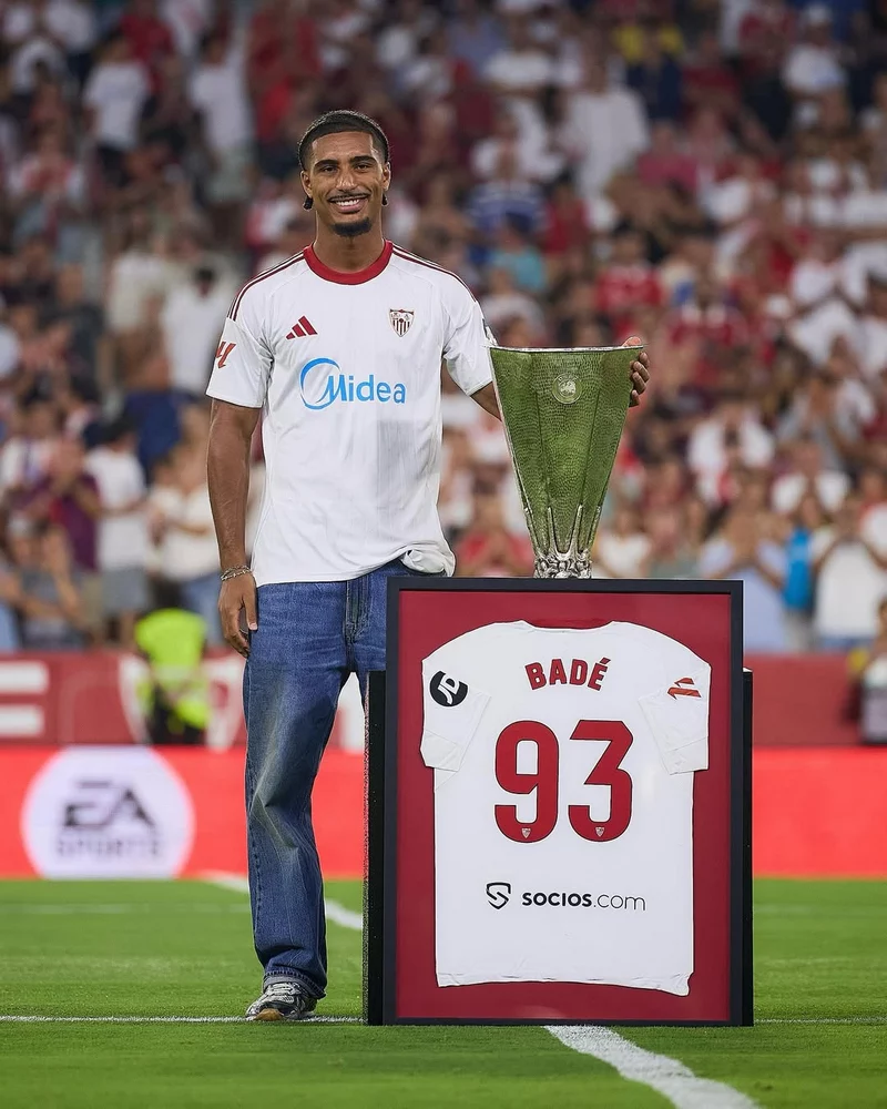 Hình ảnh cầu thủ Loïc Badé 2