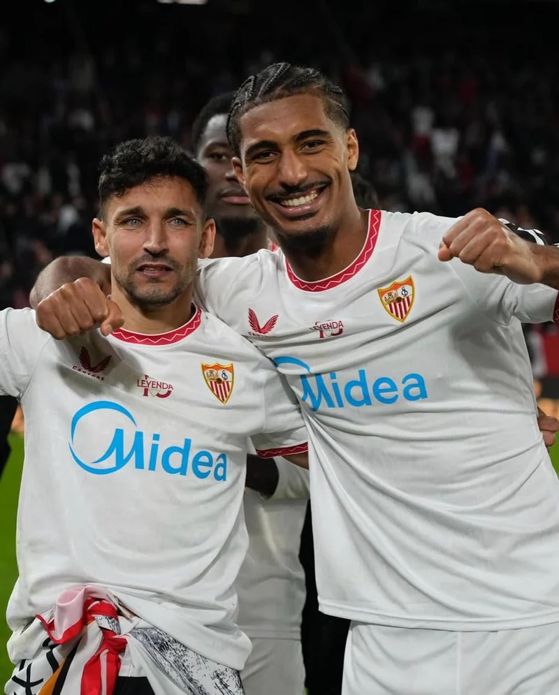 Hình ảnh cầu thủ Loïc Badé 3