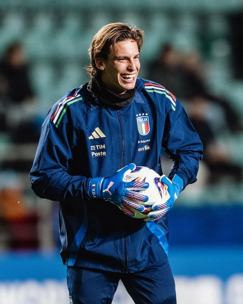 Hình ảnh cầu thủ Marco Carnesecchi 2