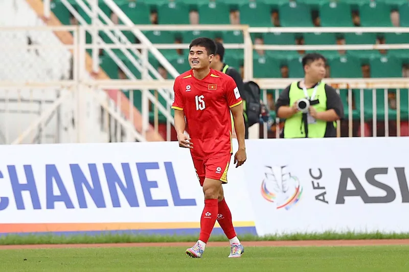 Hình ảnh cầu thủ Nguyễn Phi Hoàng 4