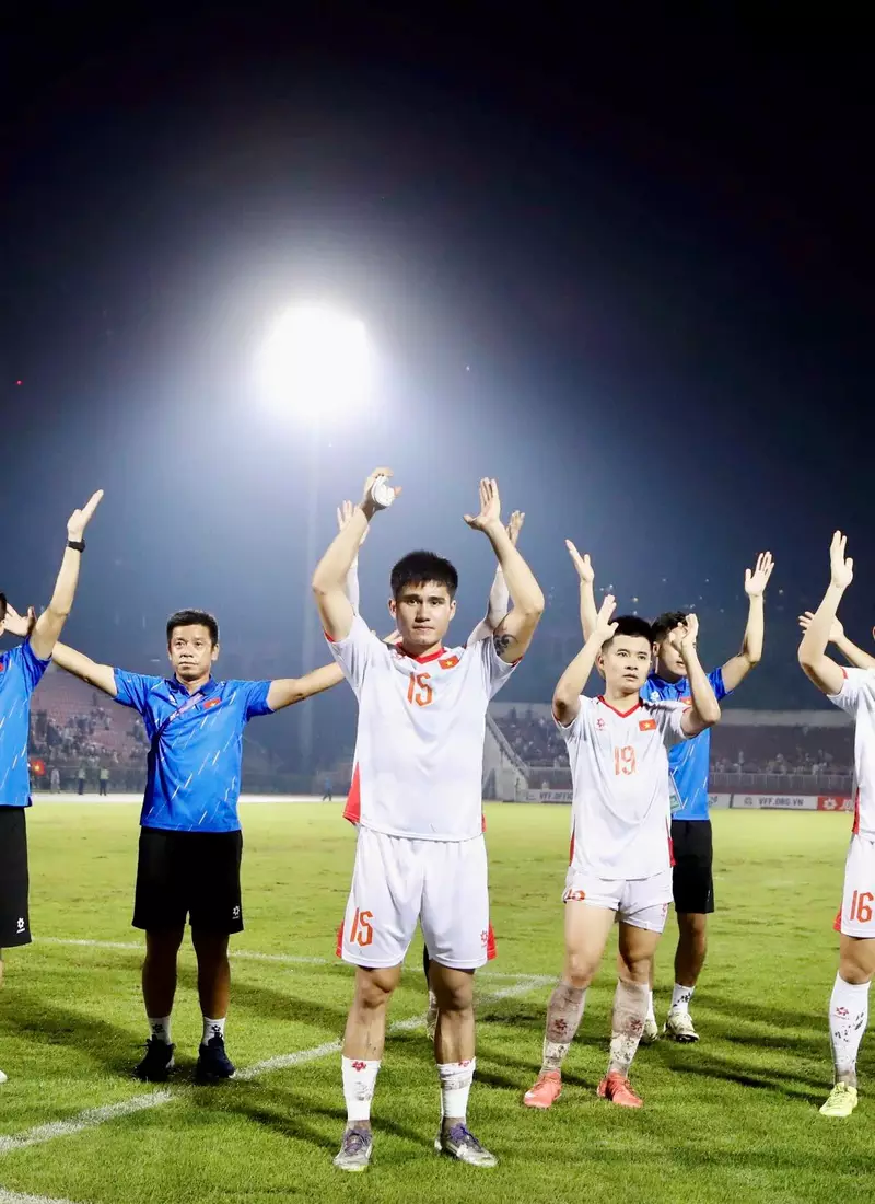 Hình ảnh cầu thủ Nguyễn Phi Hoàng 2