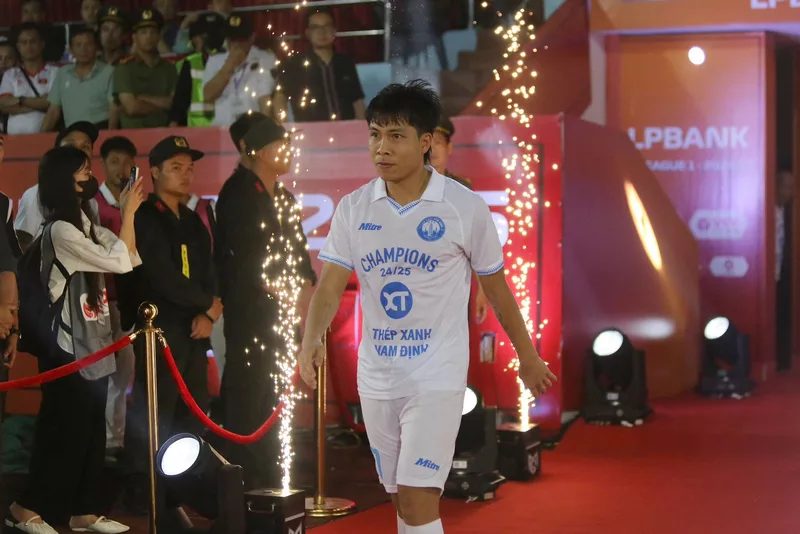 Hình ảnh cầu thủ Nguyễn Văn Vĩ 4