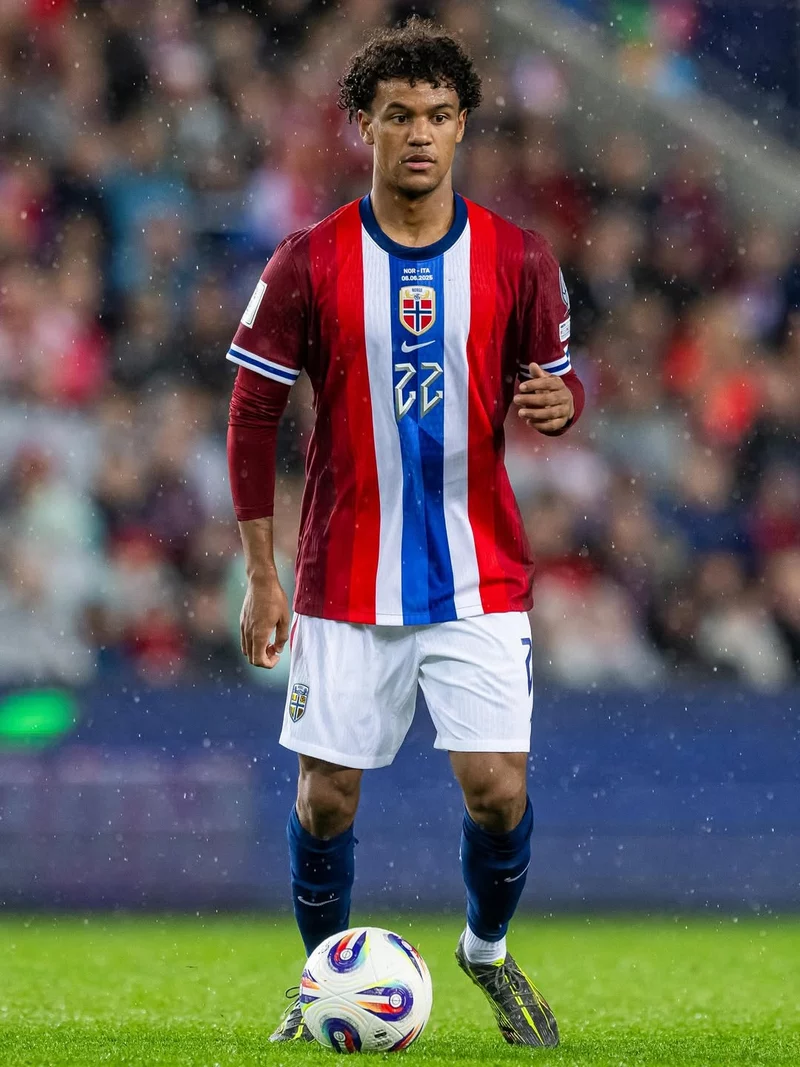 Hình ảnh cầu thủ Oscar Bobb 3