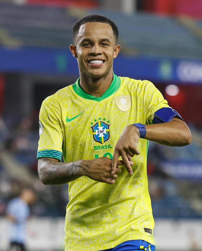 Hình ảnh cầu thủ Pedrinho 2