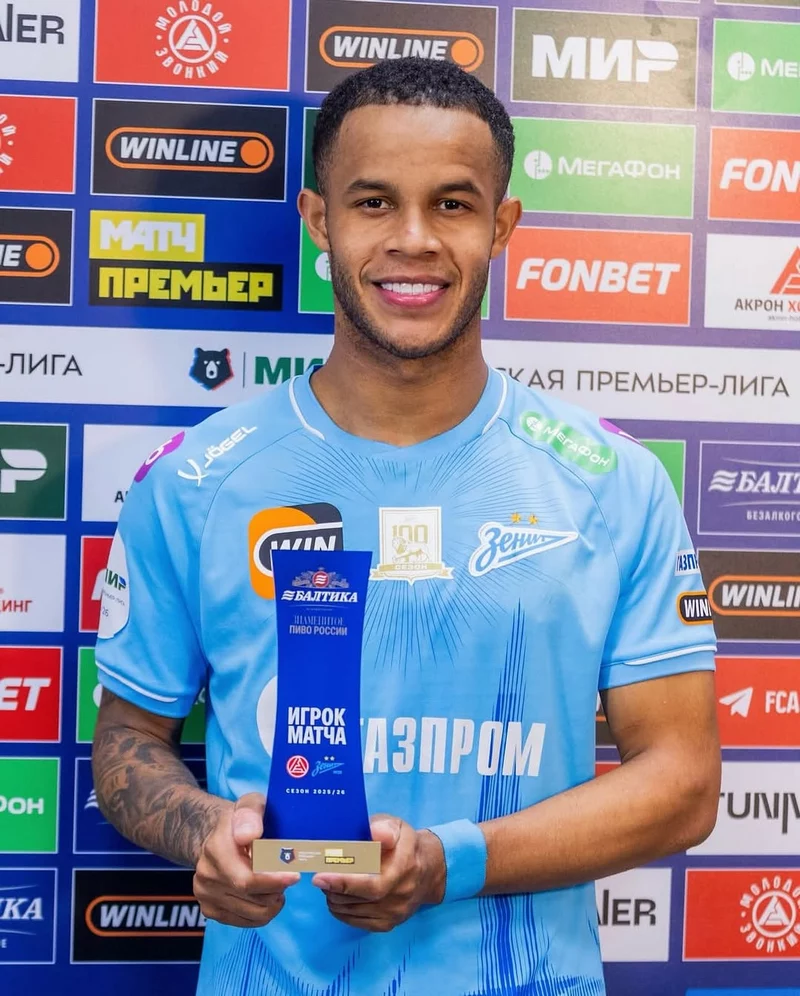 Hình ảnh cầu thủ Pedrinho 4