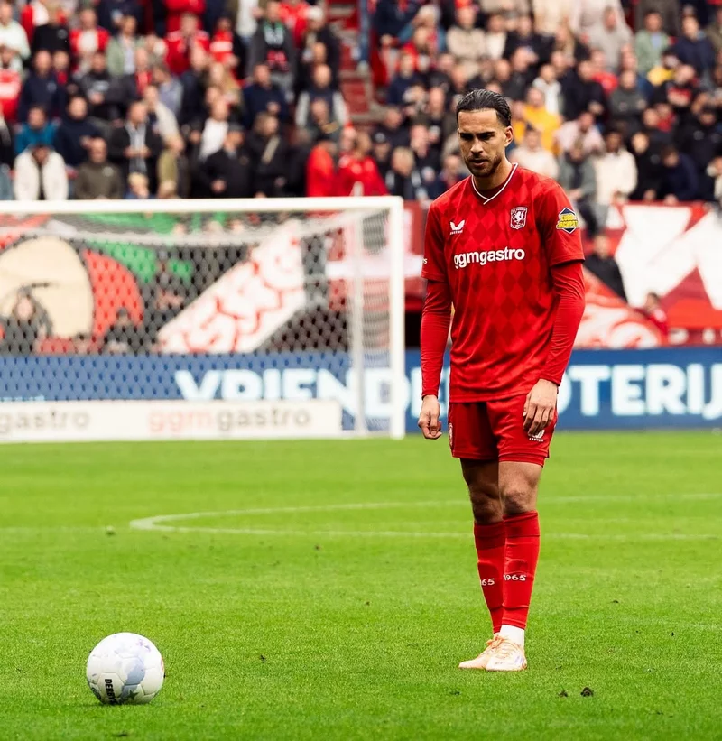 Hình ảnh cầu thủ Ramiz Zerrouki 2