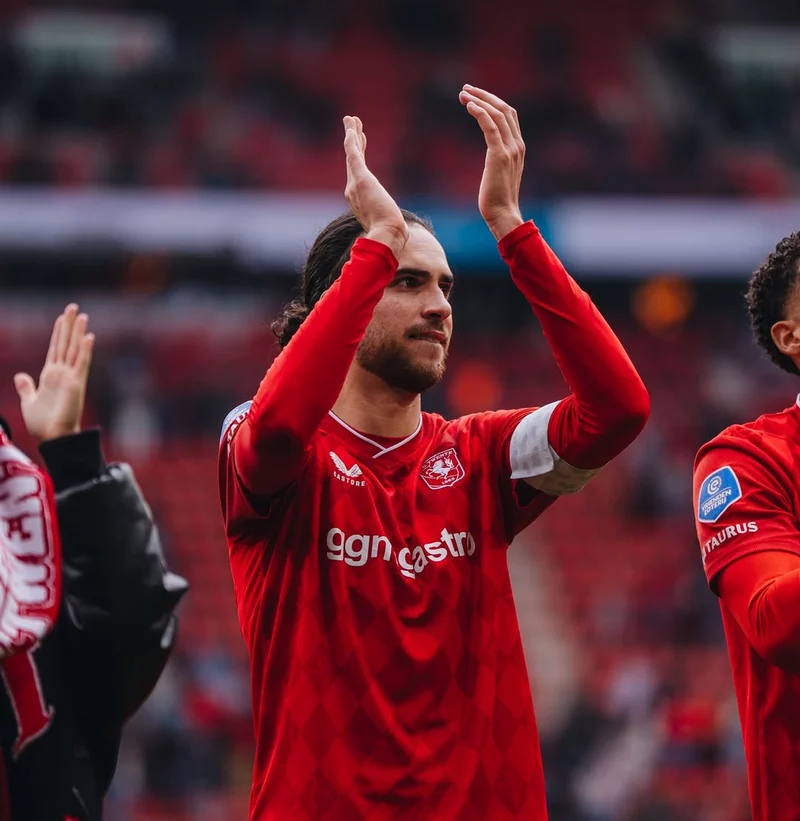 Hình ảnh cầu thủ Ramiz Zerrouki 3