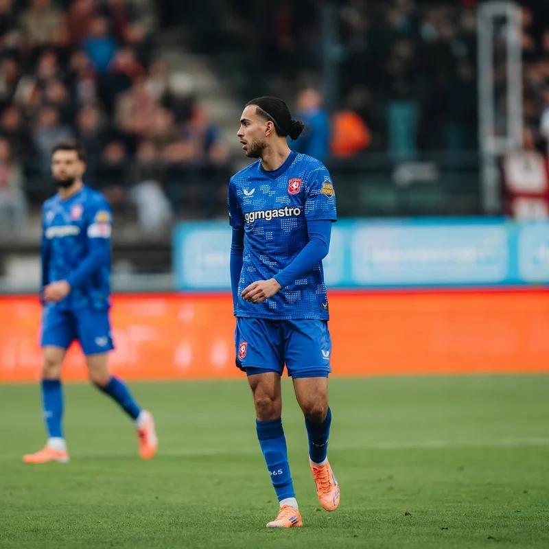 Hình ảnh cầu thủ Ramiz Zerrouki 4