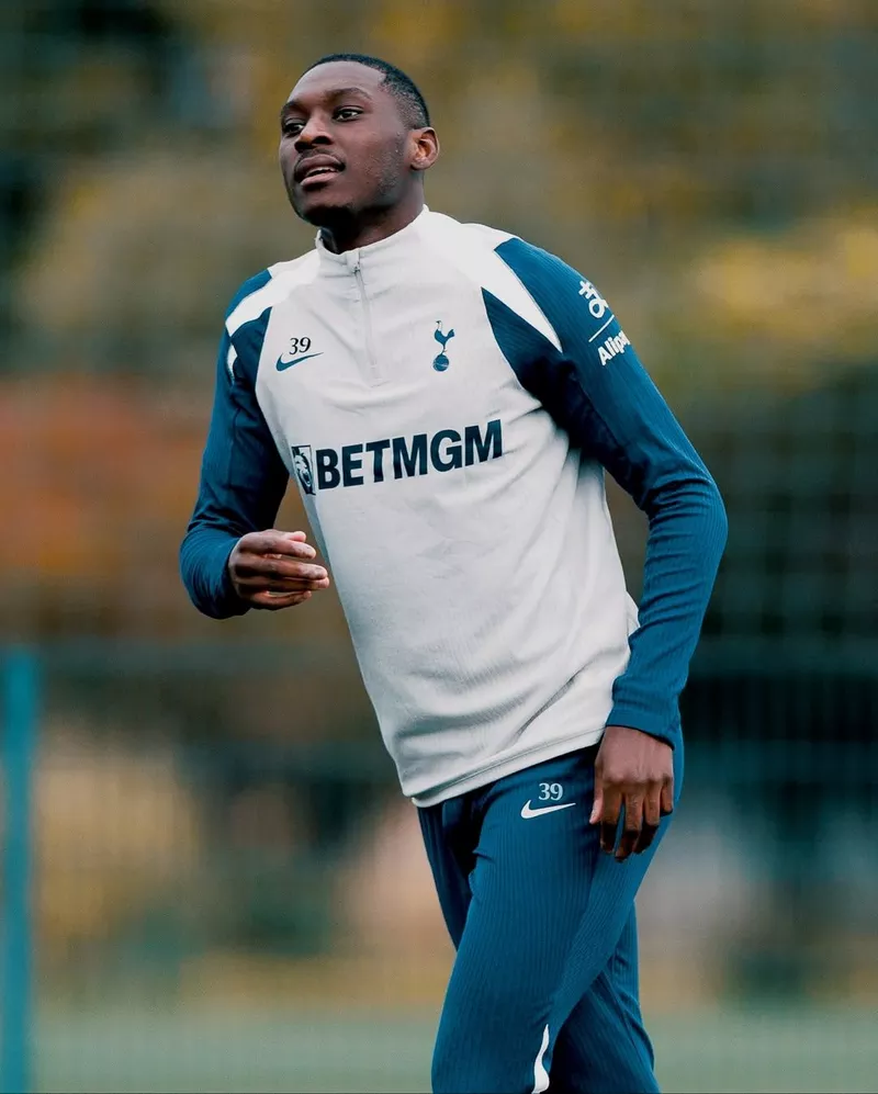 Hình ảnh cầu thủ Randal Kolo Muani 2