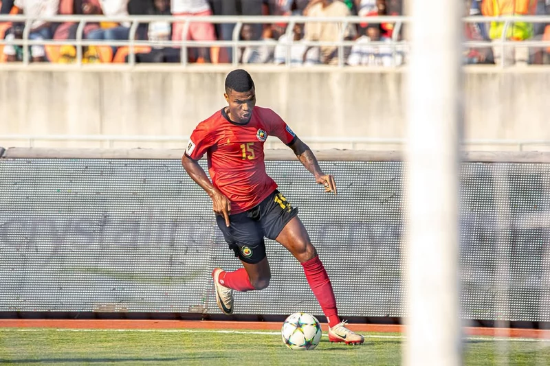 Hình ảnh cầu thủ Reinildo Mandava 3