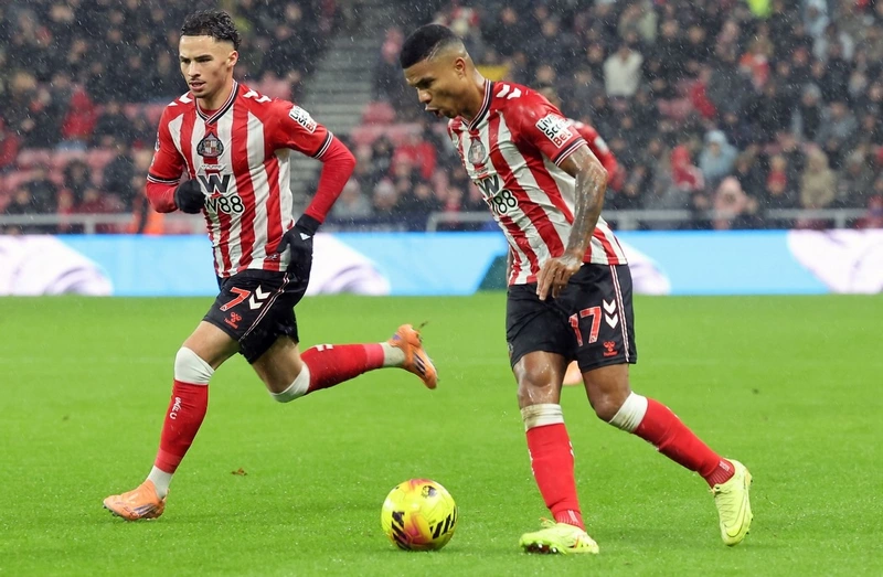 Hình ảnh cầu thủ Reinildo Mandava 4