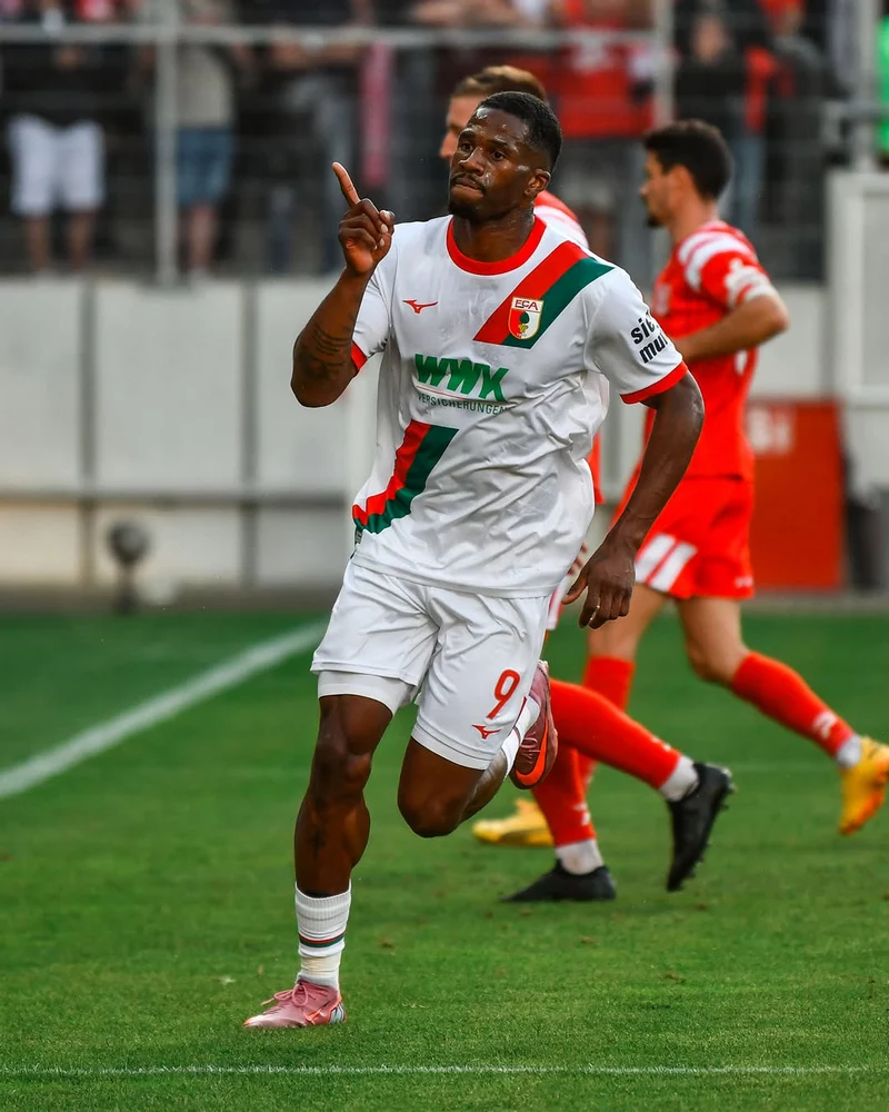 Hình ảnh cầu thủ Samuel Essende 3