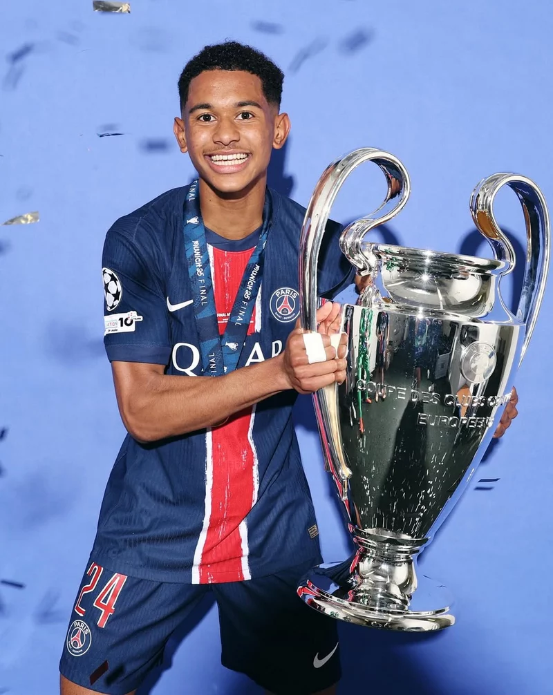 ảnh cầu thủ Senny Mayulu 2