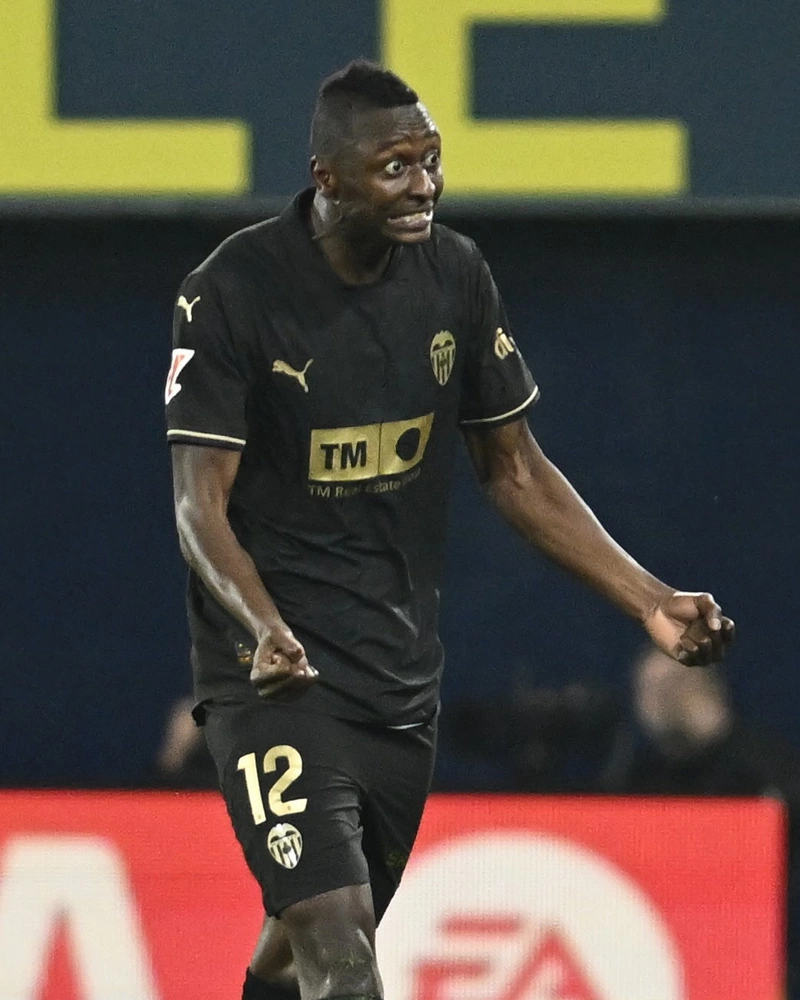 ảnh cầu thủ Umar Sadiq 2