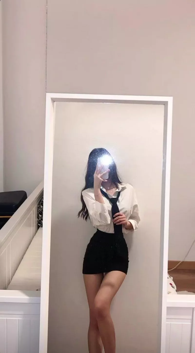 Ảnh gái xinh che mặt phong cách dịu dàng tinh tế