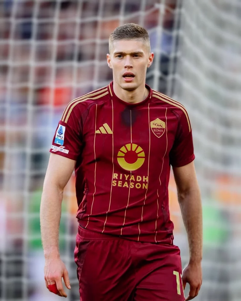 Hình ảnh cầu thủ Artem Dovbyk 1