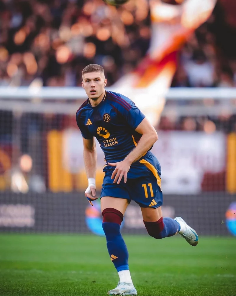 Hình ảnh cầu thủ Artem Dovbyk 3