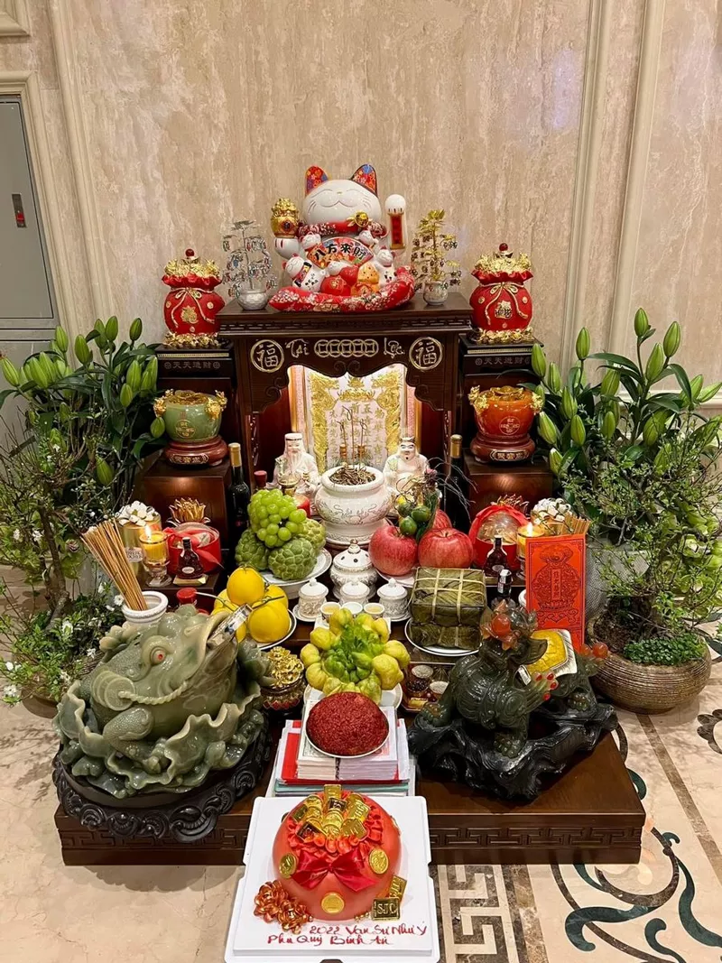 Bàn thờ gia tiên ngày Tết trang trí đúng phong tục Việt