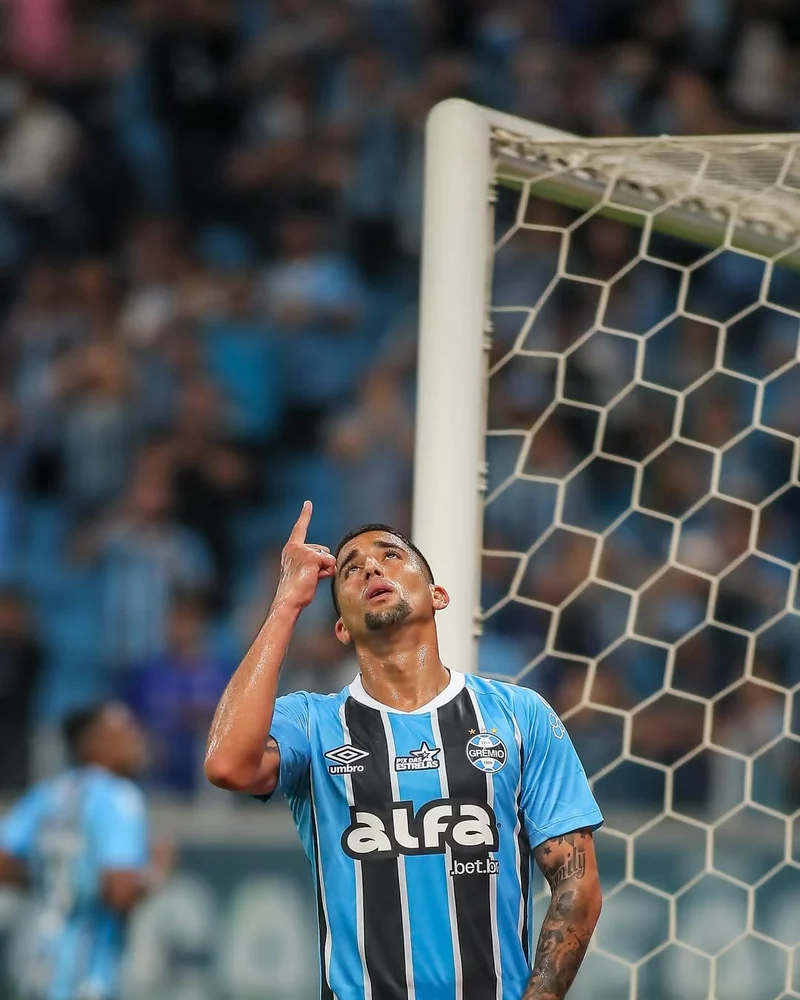 Hình ảnh cầu thủ Cristian Olivera 3