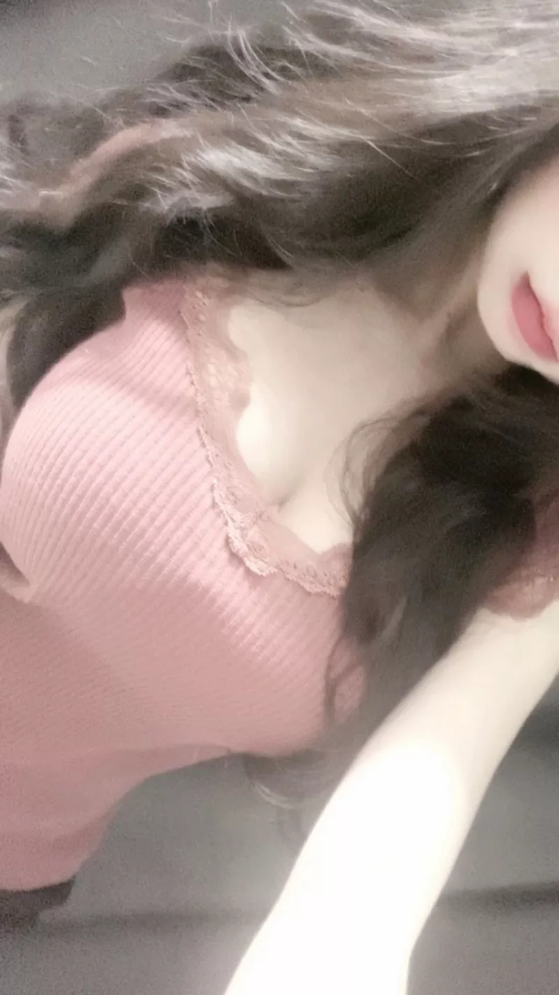 Gái xinh che mặt mặc váy nhẹ nhàng nữ tính