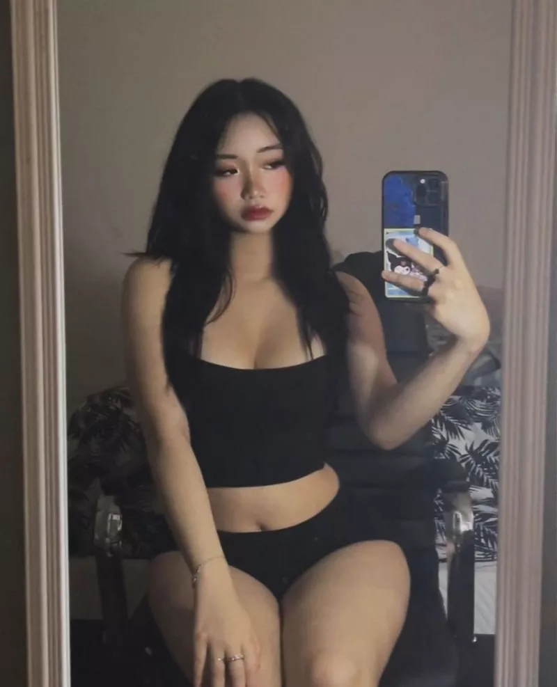 Gái xinh sexy khoe body chuẩn người mẫu