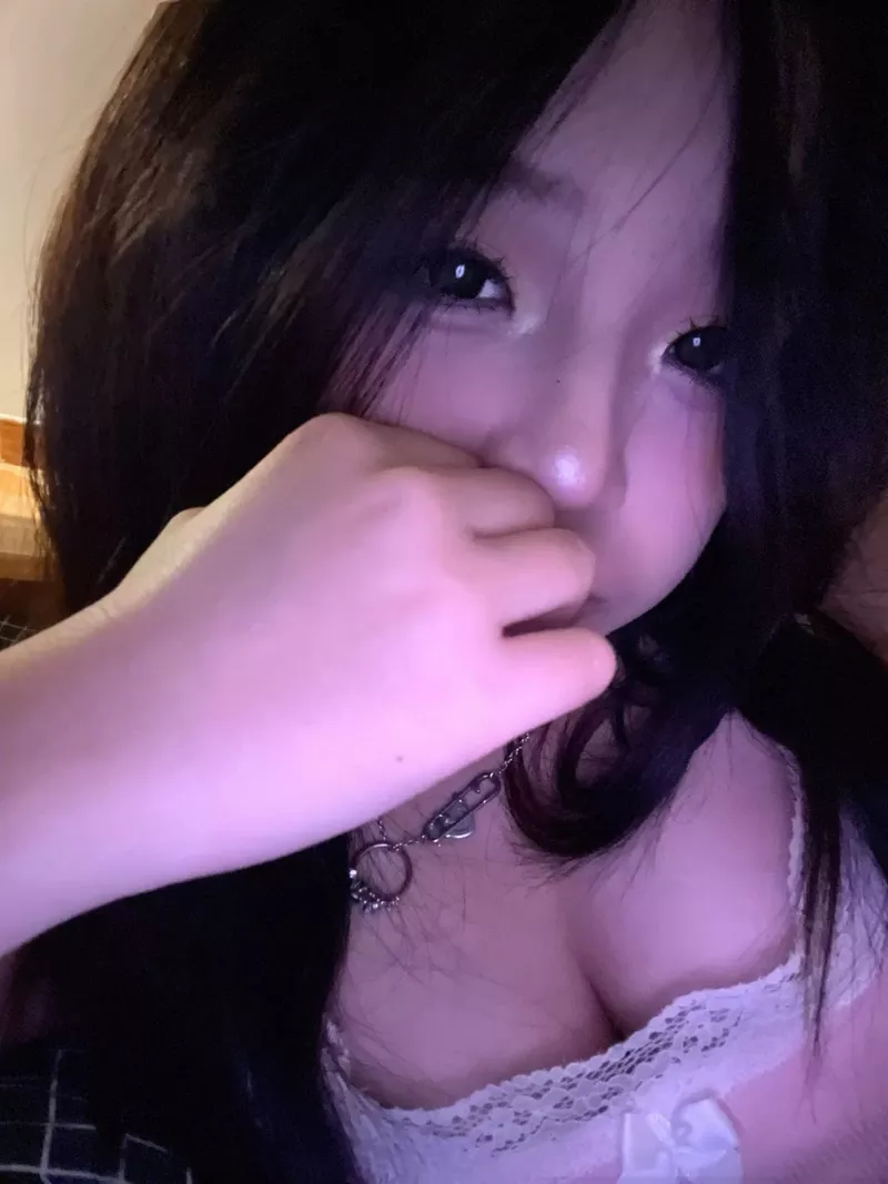 Gái xinh sexy khoe vẻ đẹp nữ tính