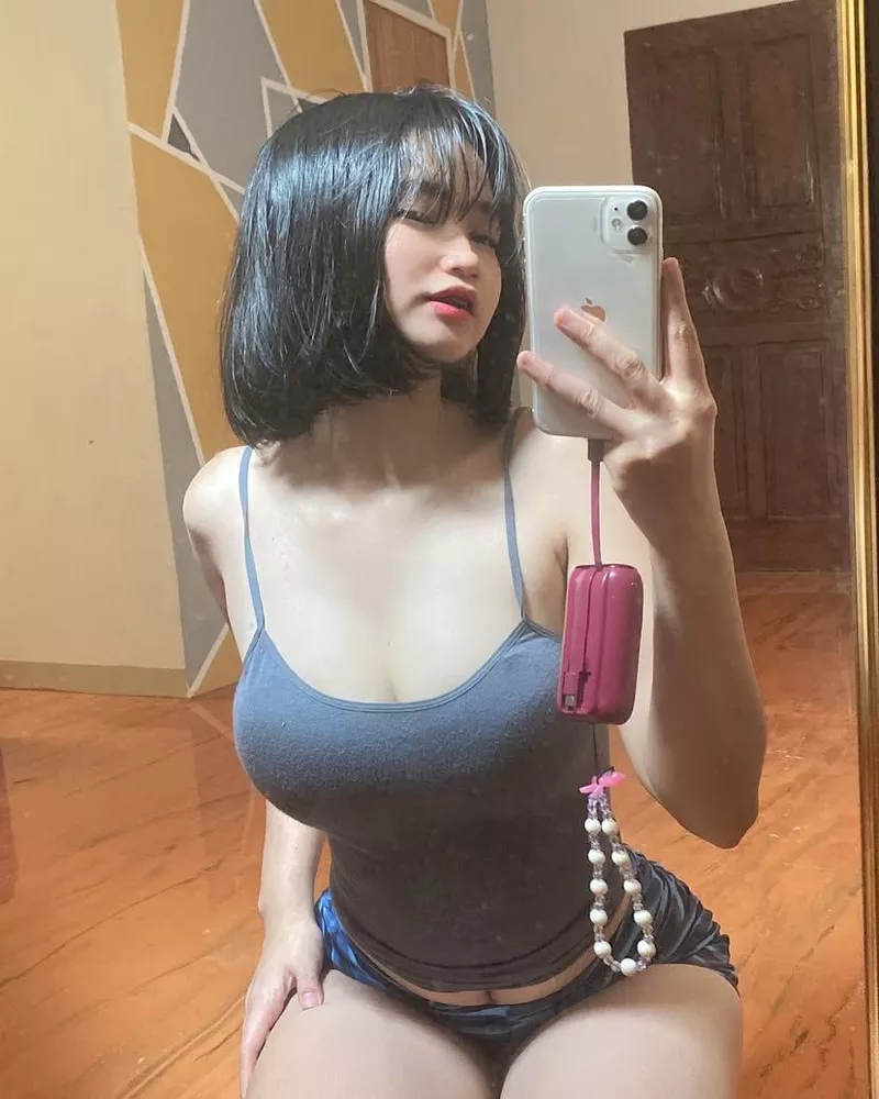 Gái xinh sexy tạo dáng thu hút người xem