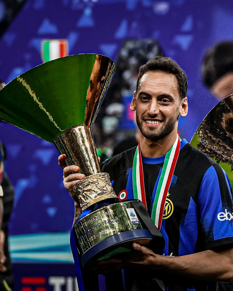 Hình ảnh cầu thủ Hakan Çalhanoğlu 2