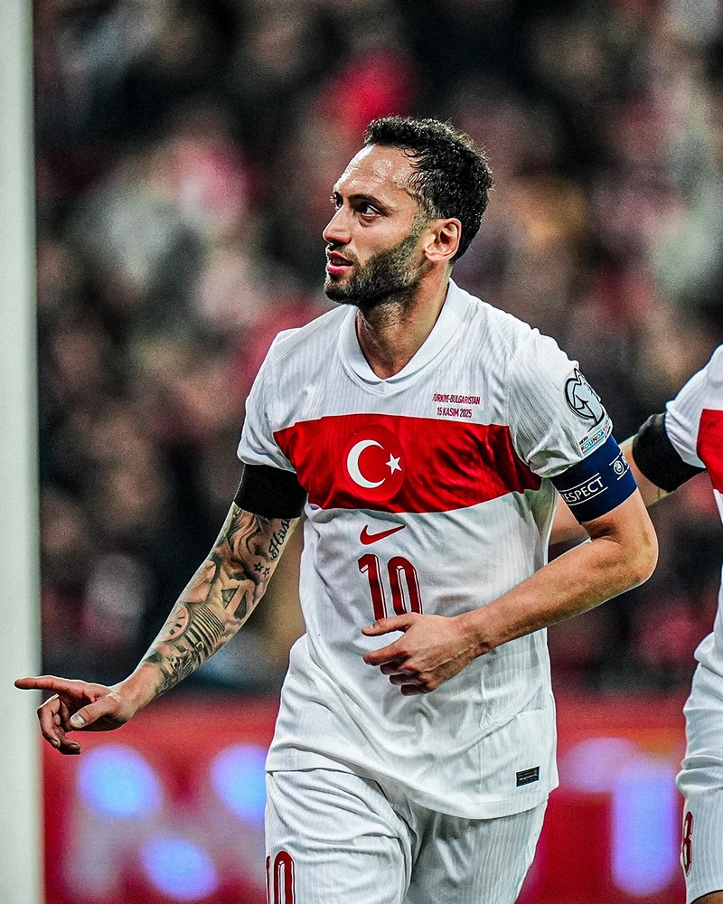 Hình ảnh cầu thủ Hakan Çalhanoğlu 4