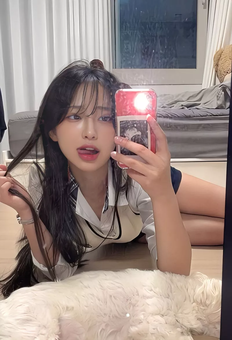 Hot girl sexy phong cách trẻ trung năng động